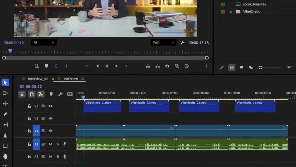 Kinetic-Text erscheint Wort für Wort über dem Sprecher im Programmmonitor
